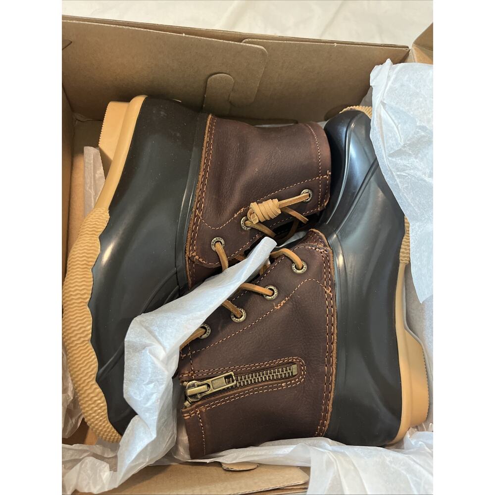 New In Box Sperry Saltwater STS91176 Duck Boots Women's Size 6 Medium Brown